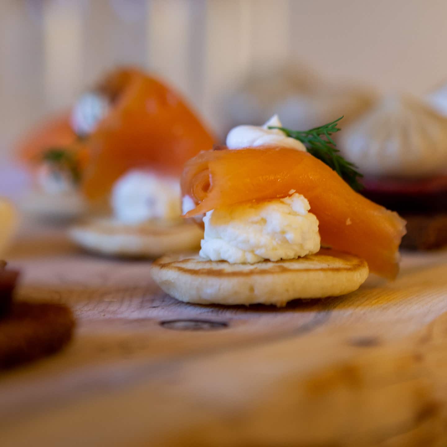 Blini de saumon avec sa crème légère citronnée